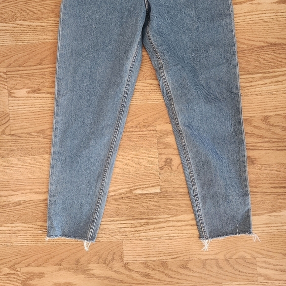 EUC Levi's Mom Jean, Size 28 - Picture 2 of 9